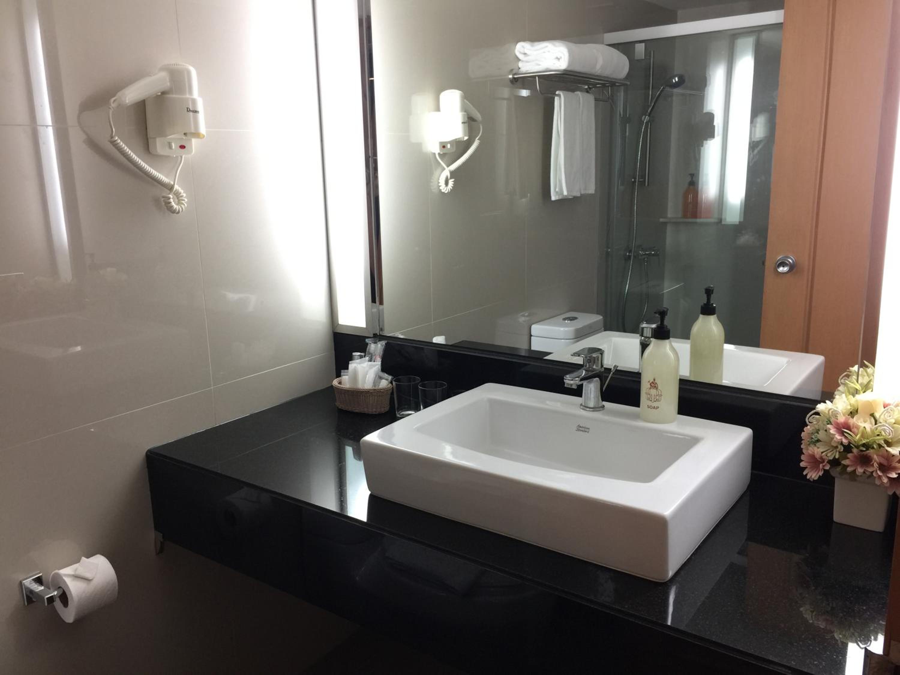 غرفة سوبيريور ثلاثية، Indra Regent Hotel 8/9