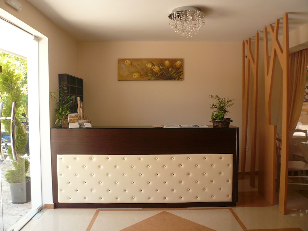 Avra Hotel 12/71