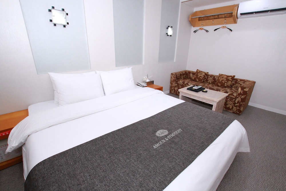 Hotel Amour Symphony 18/49
