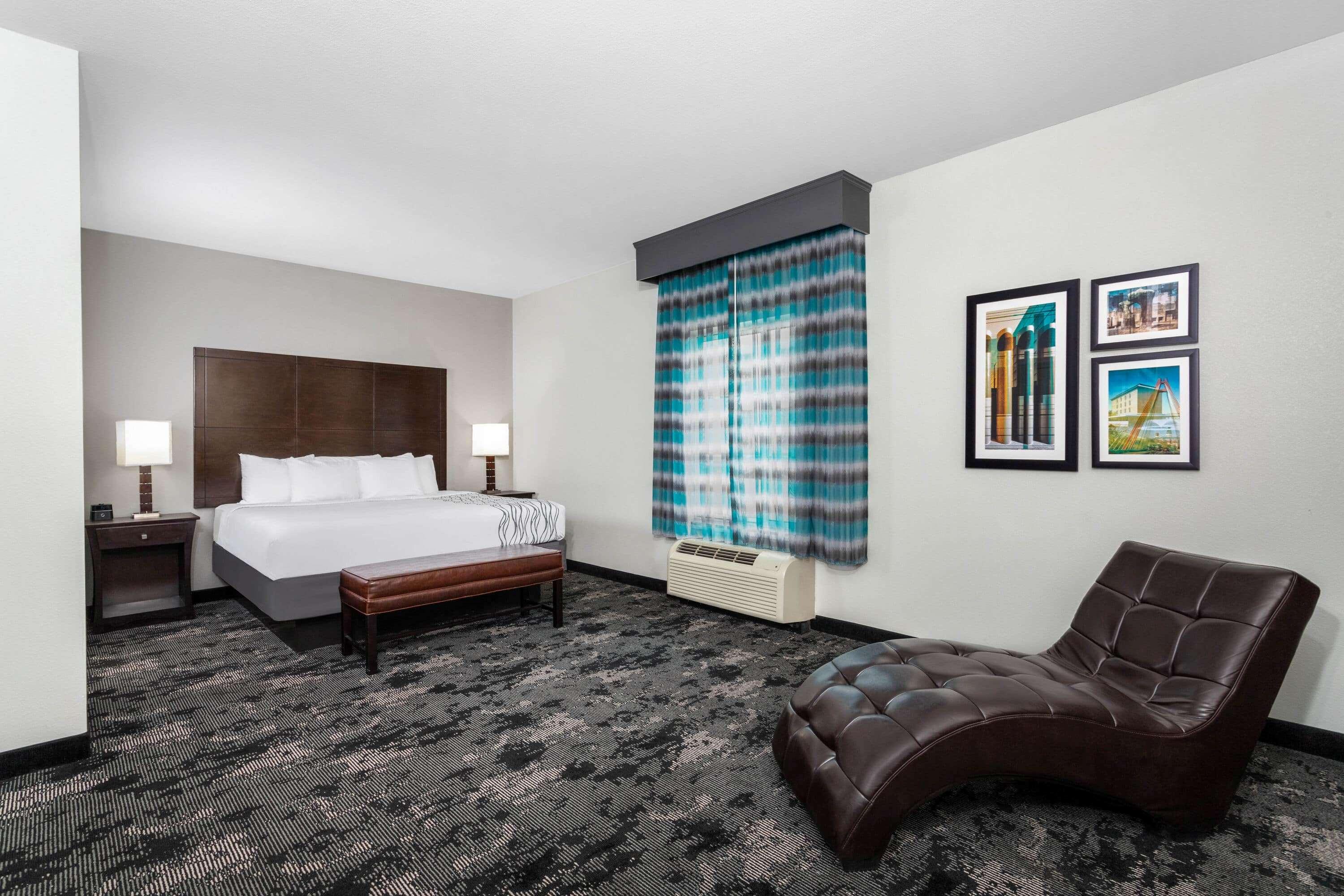 2 Bedrooms, Suite, King Bed