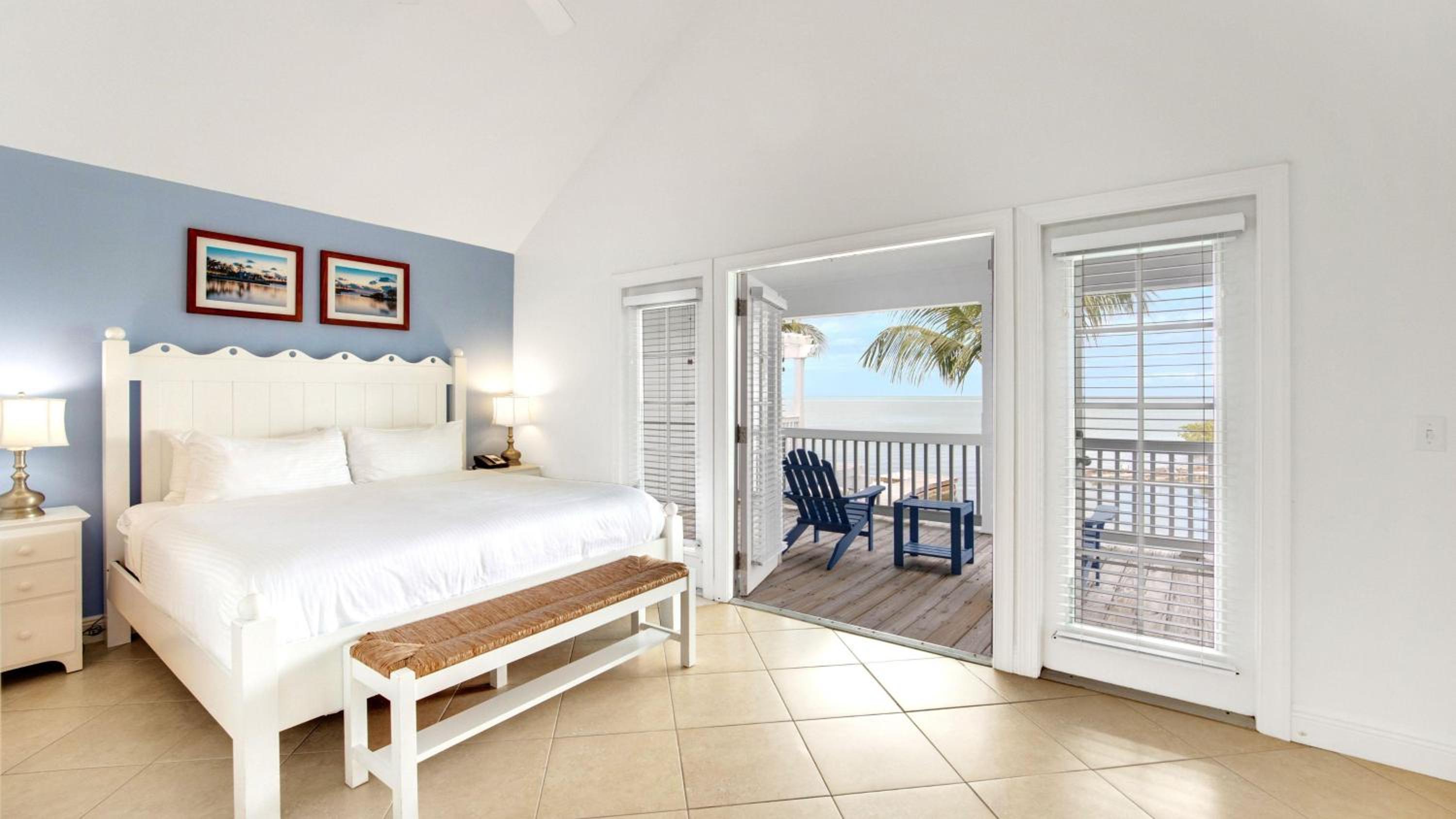 3 Bedrooms, Villa, Water Front
