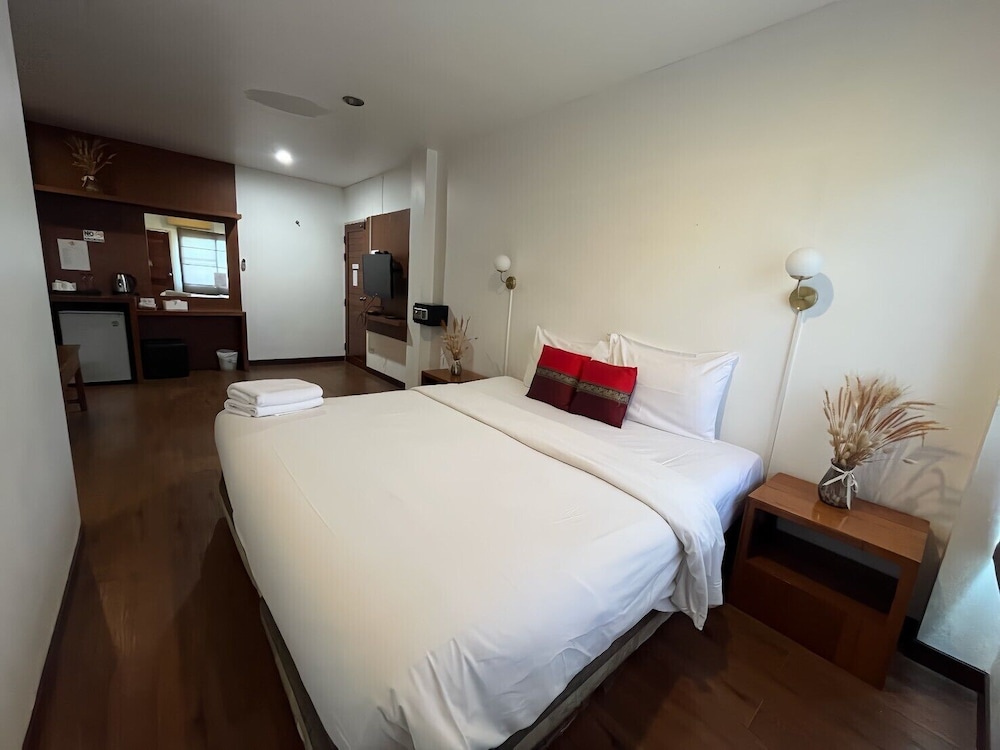 DELUXE, DOUBLE BED
