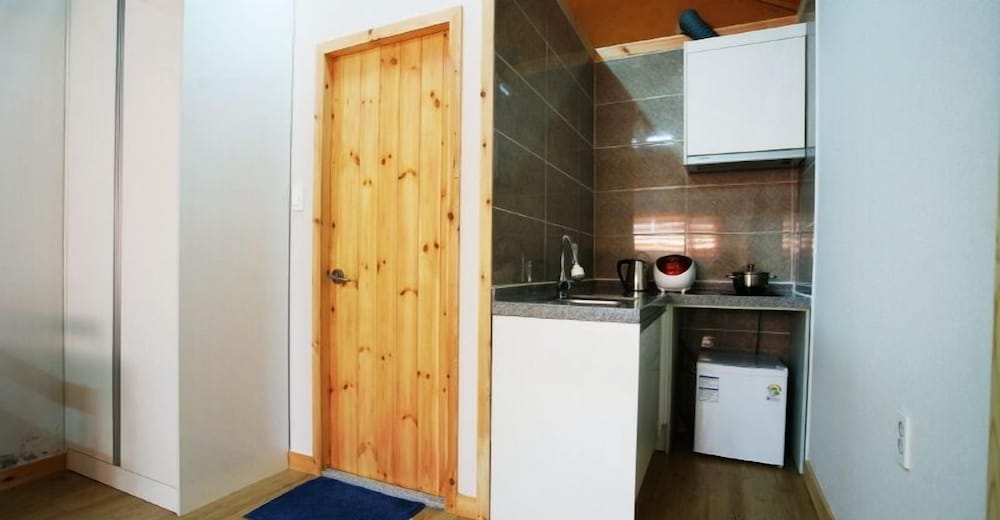 Jeju Gotjawal Geomoon Oreum Pension 49/50
