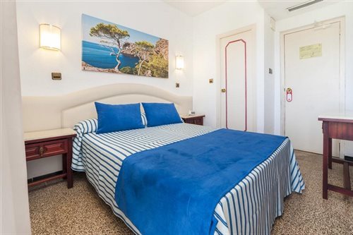 Room, Single