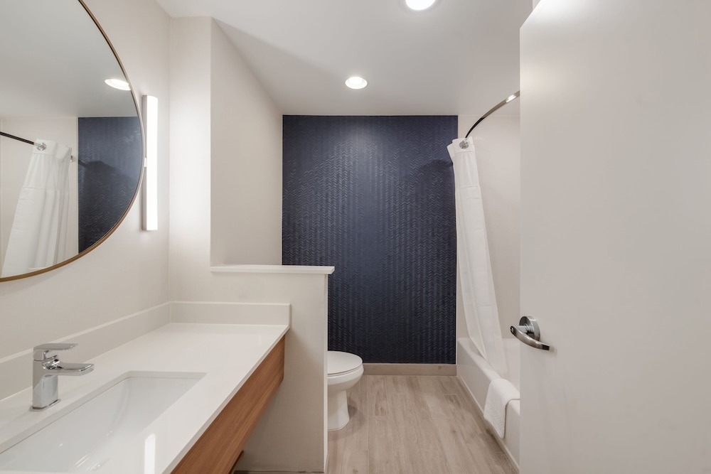 Fairfield Inn & Suites by Marriott Virginia Beach Town Center 19/20