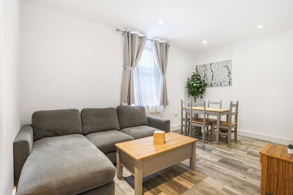 Assaha Hyde Park Apartments 33/50