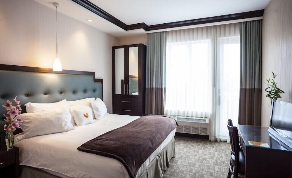 Condor Hotel by LuxUrban, Trademark Collection 8/50