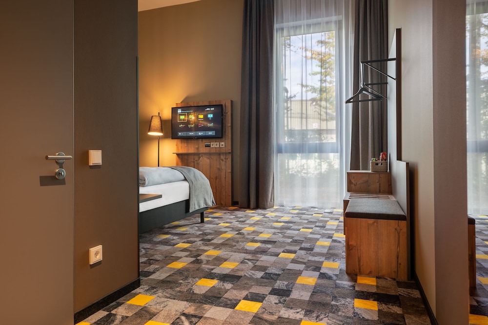 Holiday Inn - the niu, Timber Esslingen by IHG 8/67