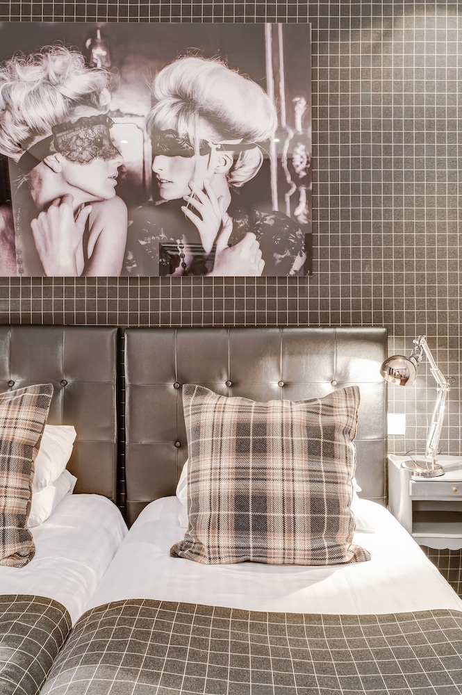 ZE Hotel 33/33