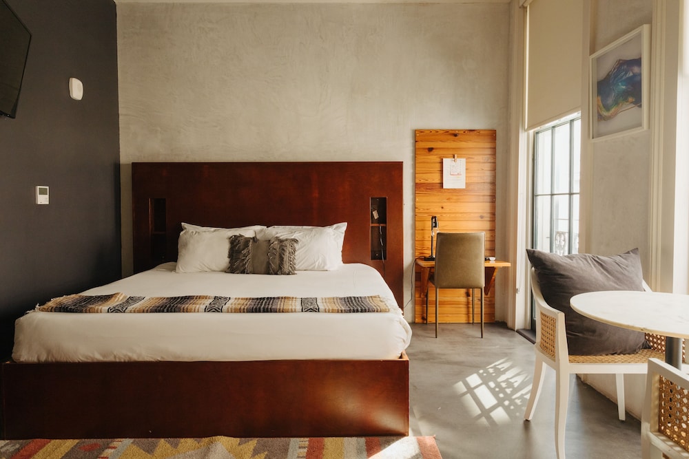 Catahoula Hotel 9/50