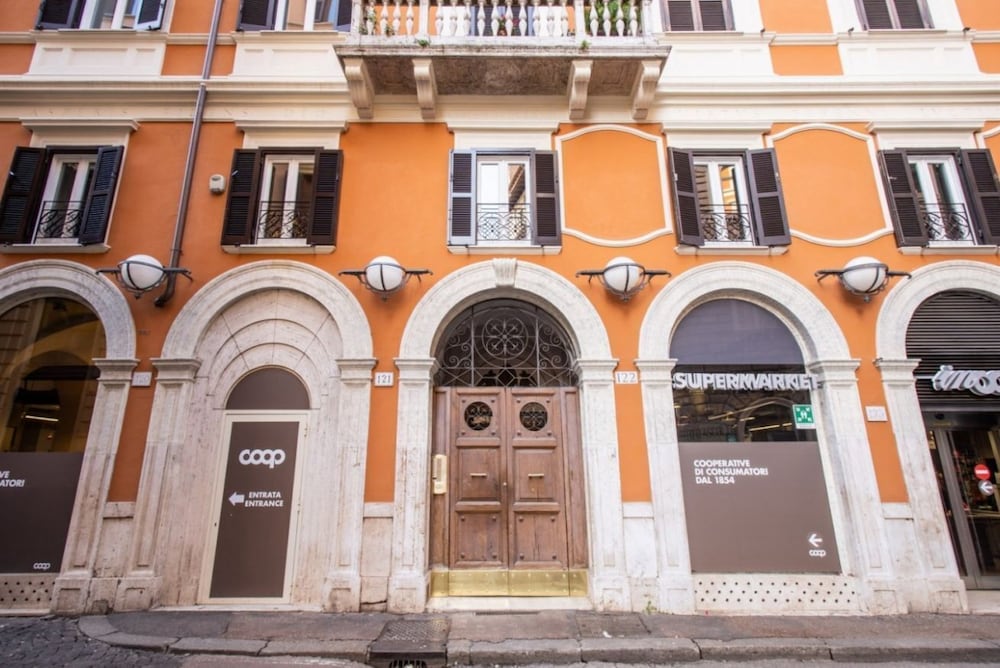 Trevi Fountain Superior 3 bdr apartment 1/49