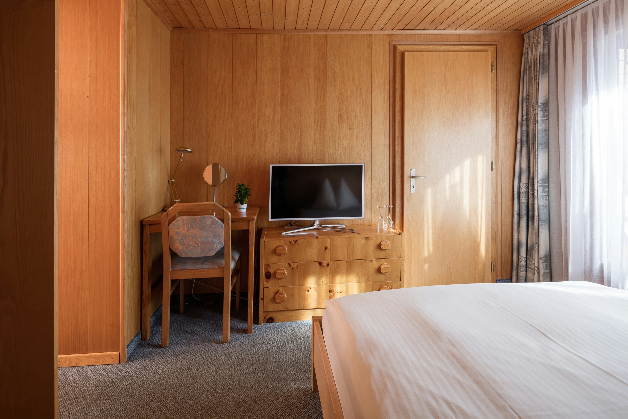 HOTEL CONTINENTAL 10/43