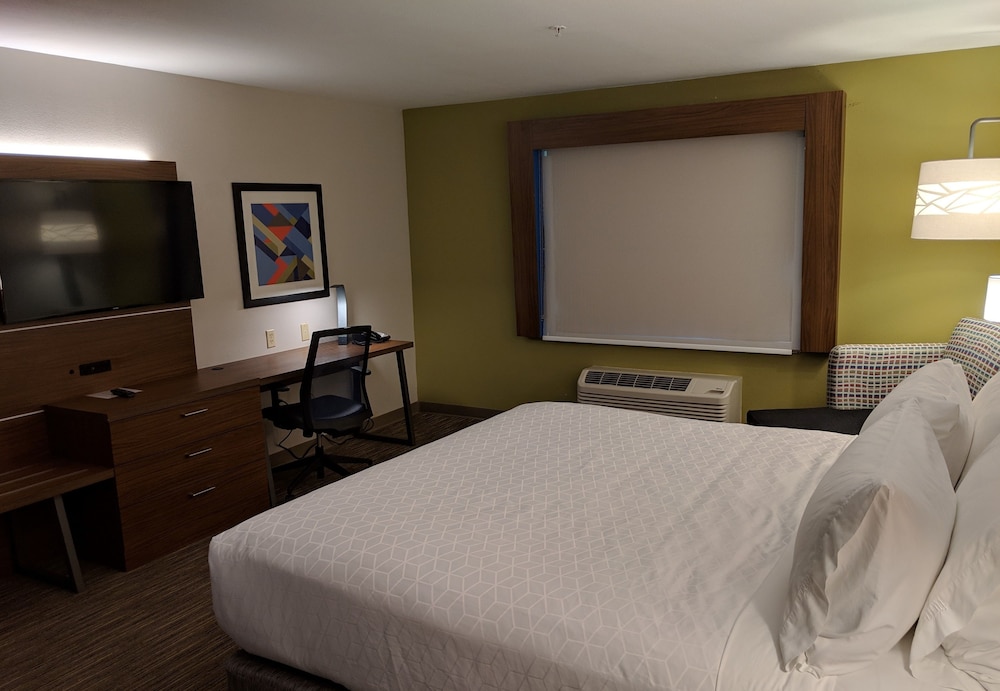 Holiday Inn Express & Suites Claypool Hill (Richlands Area) 21/63