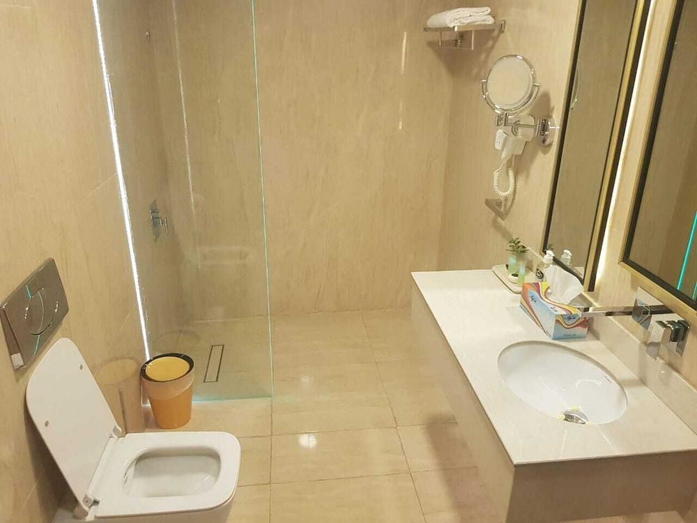 Julphar Hotel 38/42
