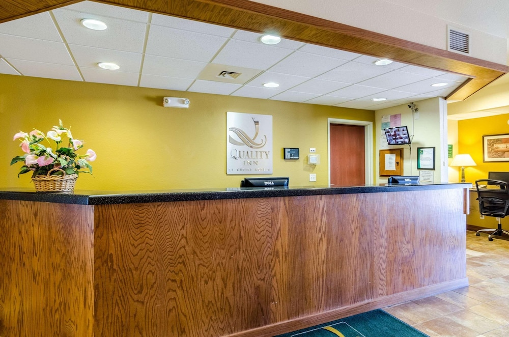 Holiday Inn Express Wichita North - Park City 5/38