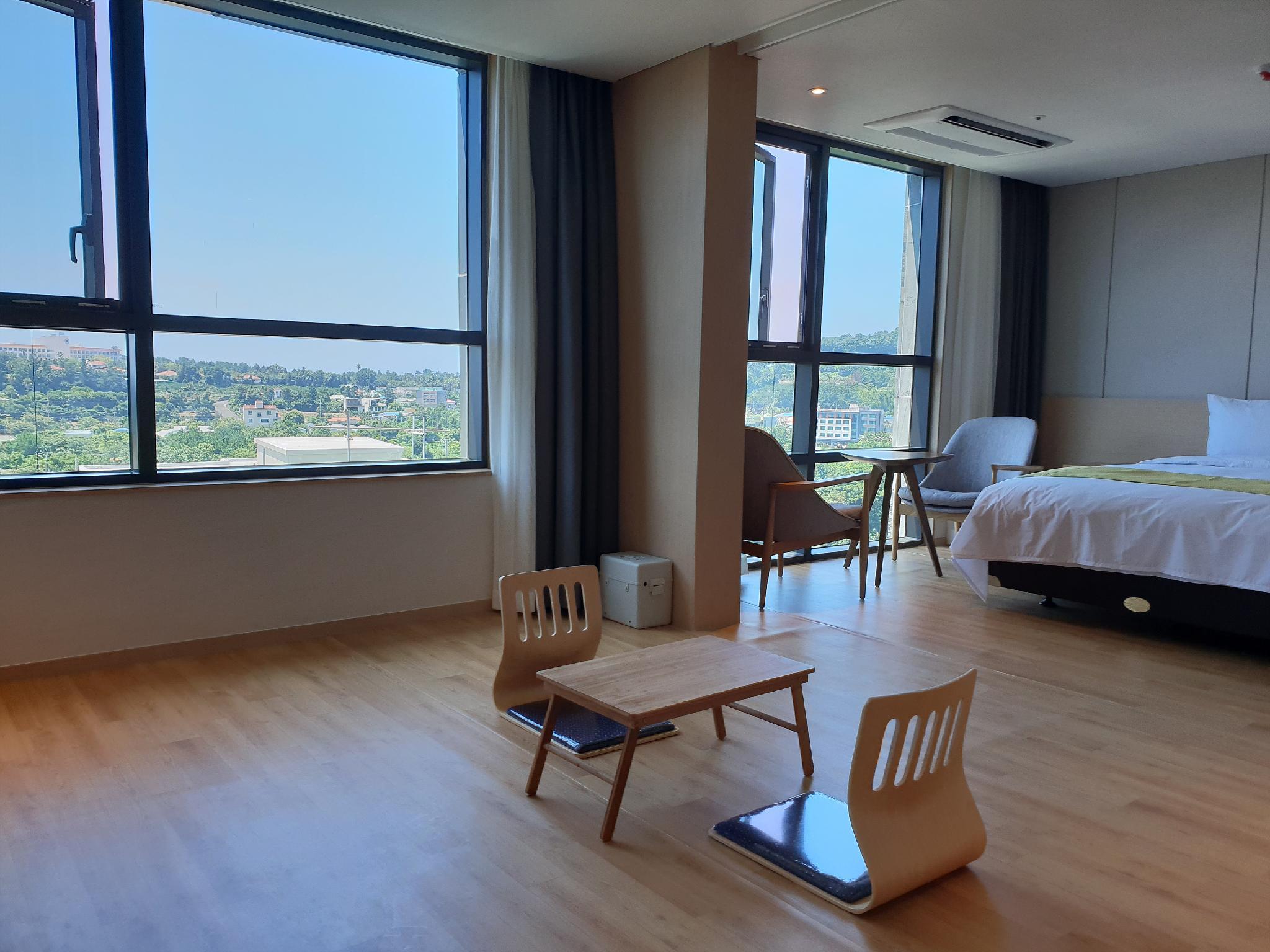 Grand, Family, 4 Futon Beds