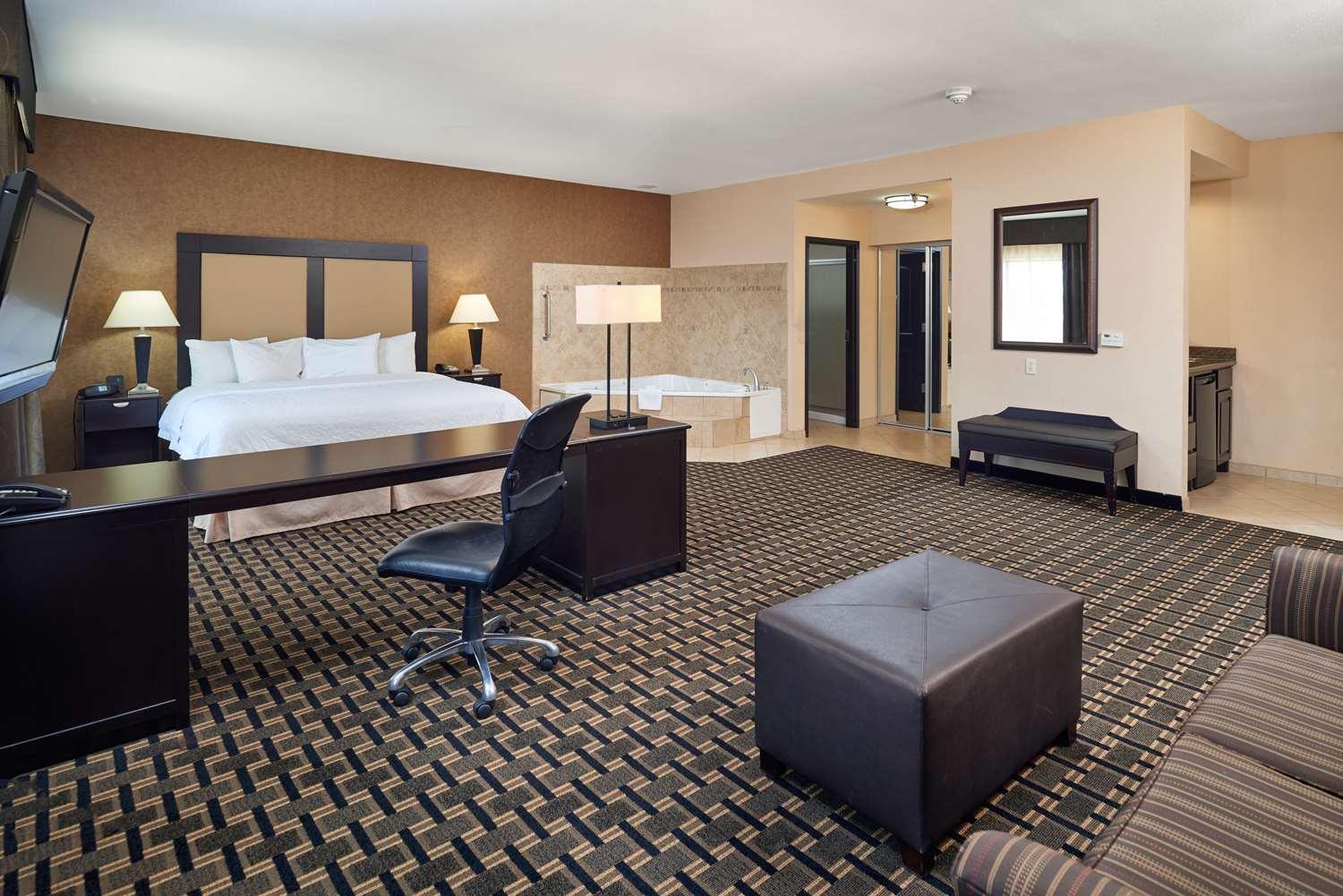 Studio, Suite, King Bed, Jetted Tub