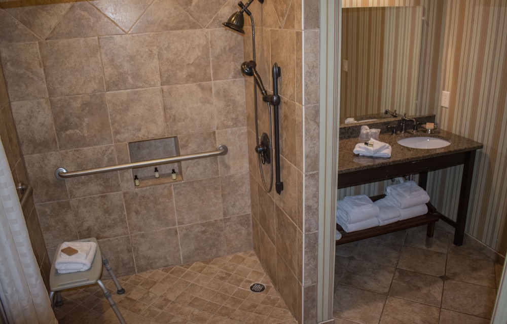 Lanier Islands Legacy Lodge 12/42