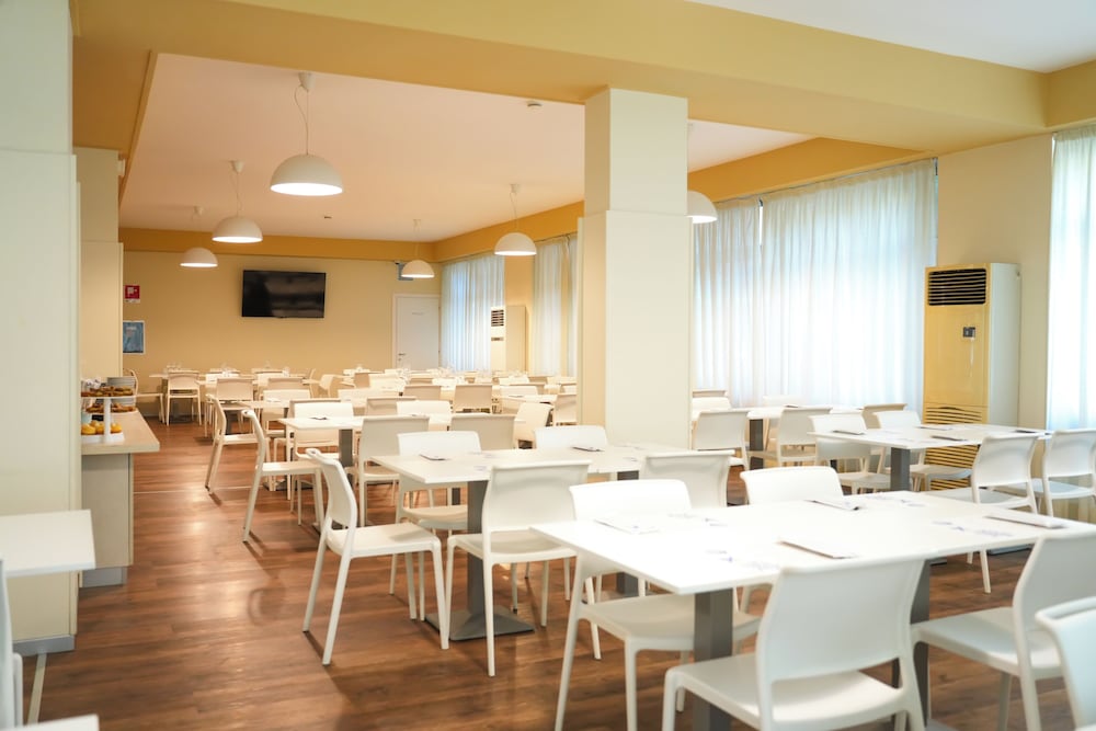 Regent Hotel 55/67