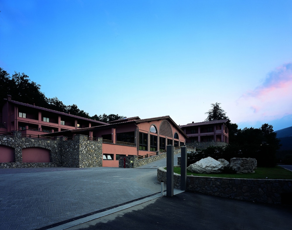 MERIDIANA COUNTRY HOTEL 36/41