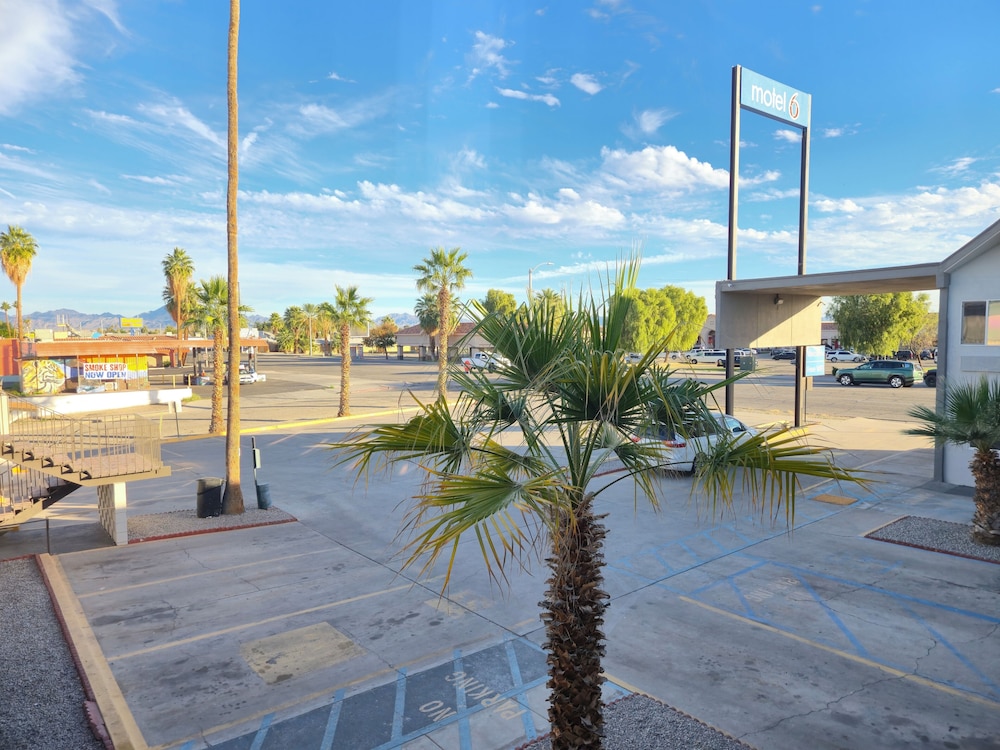 Motel6 Blythe, CA - South 68/71