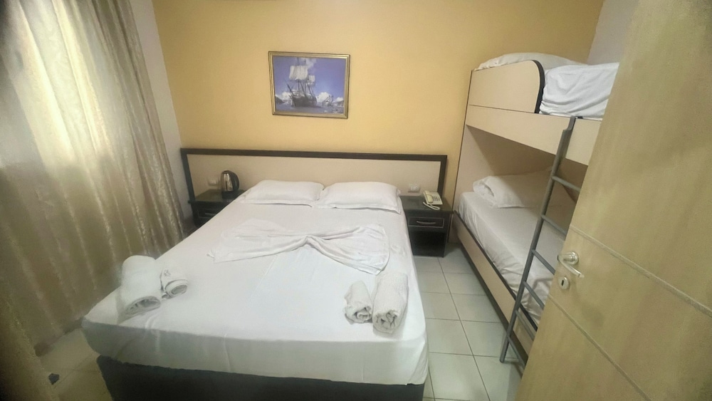 Sunrise Hotel Cameria 12/50