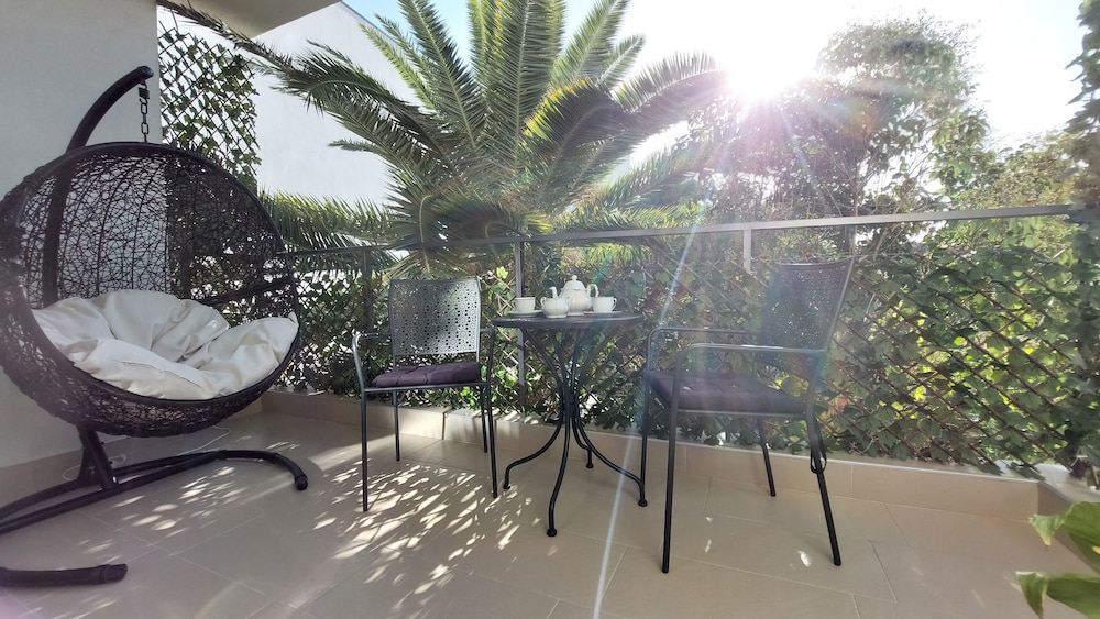 Refresh Boutique Apartments 22/50