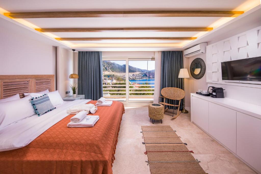 Deluxe, Pool and Sea View 7/10