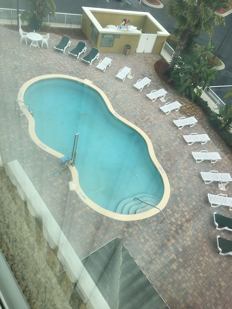 Country Inn & Suites by Radisson, Port Orange-Daytona, FL 1/40