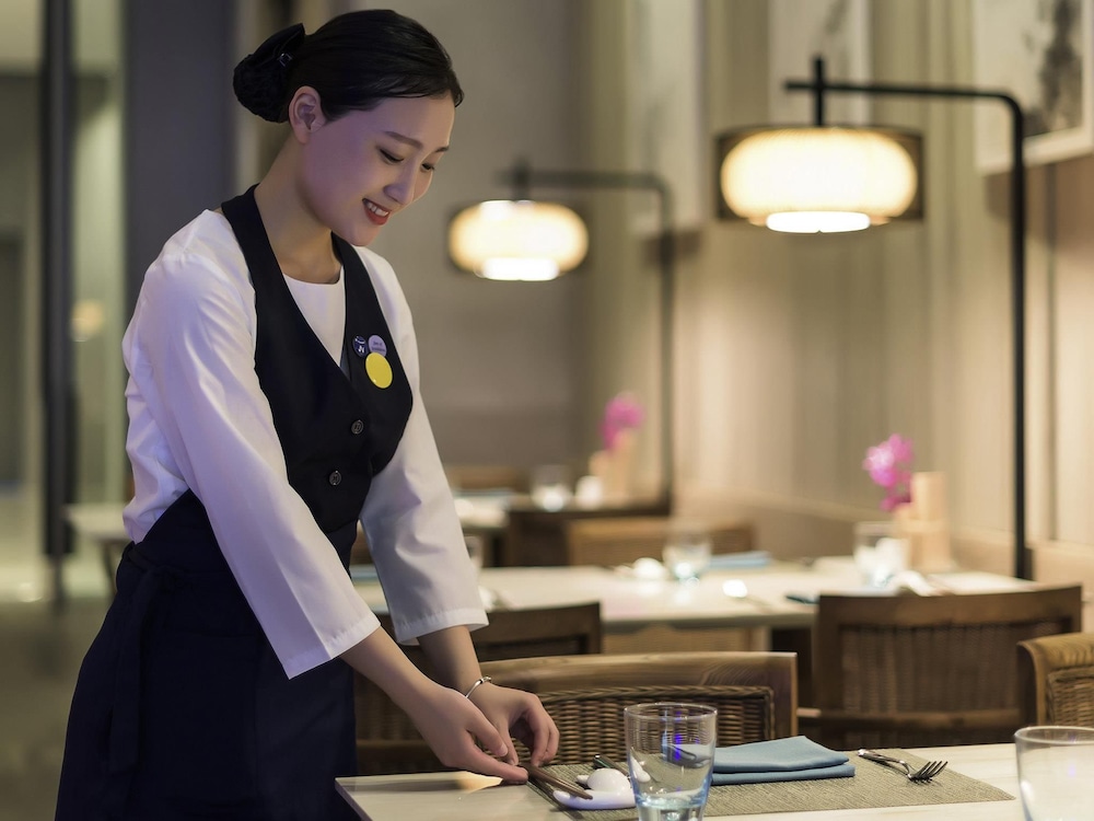 NOVOTEL SHANGHAI CLOVER 7/73