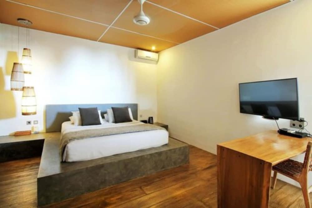 Clio Apartments 12/45
