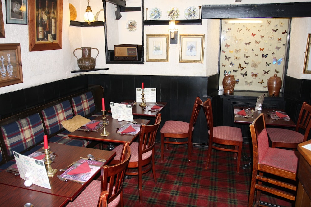 OYO Rose & Crown Hotel 28/42