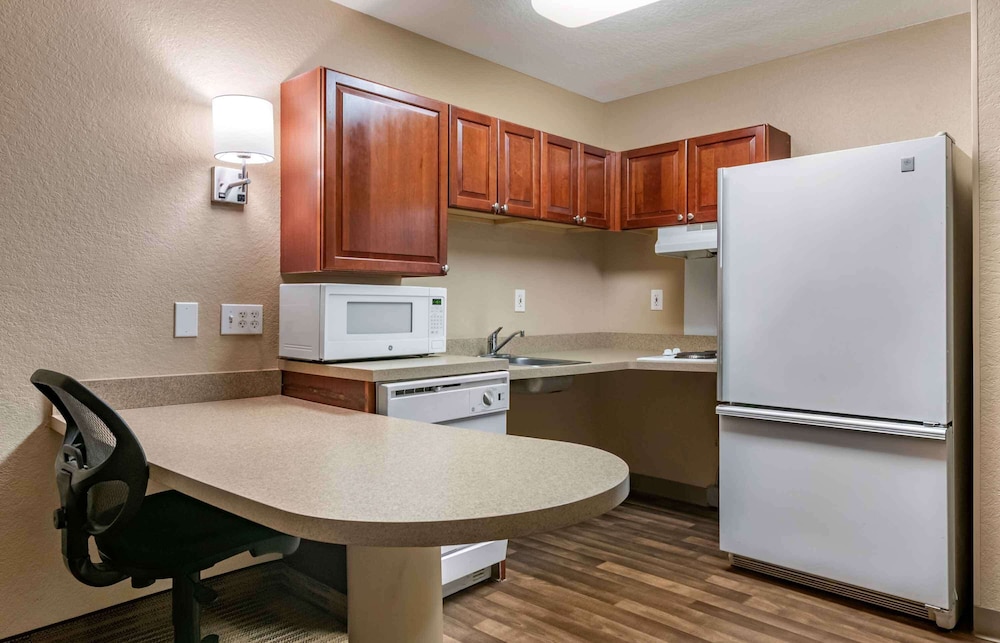 Extended Stay America Suites Orlando Southpark Commodity Cir 37/50