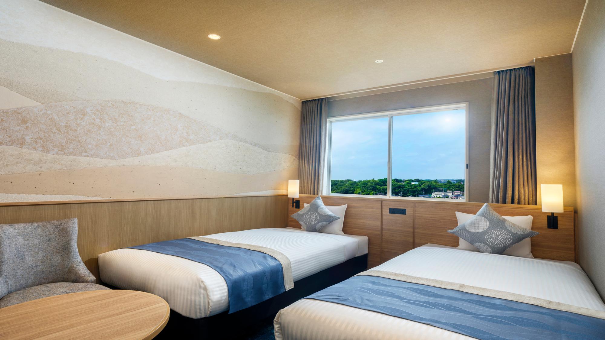 Compact, Twin Beds, River View, Bathtub