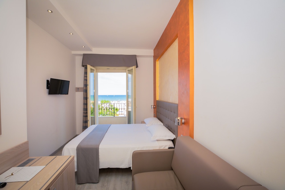 SUPERIOR, QUADRUPLE, SEA VIEW