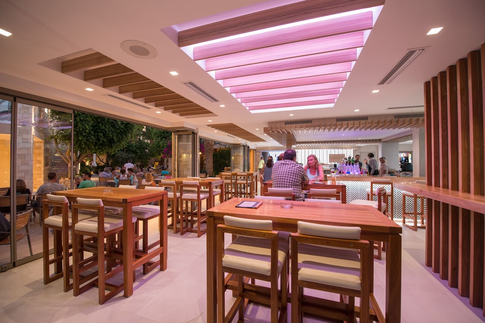 Cactus Beach Hotel 52/70