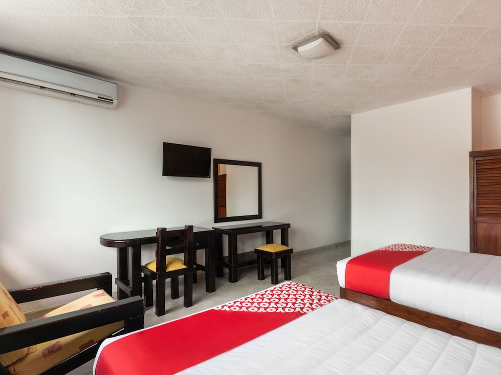 OYO Hotel Casa Blanca 20/35
