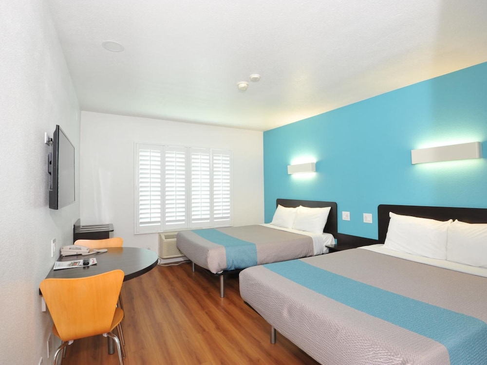 Motel6 Fountain Valley, CA - Huntington Beach Area 3/37