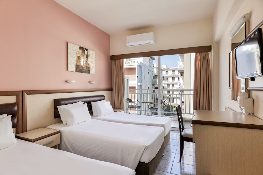 ROOM, TRIPLE