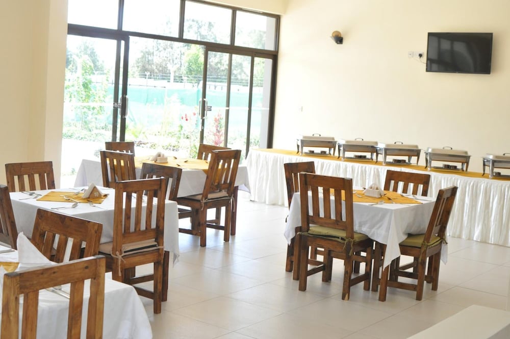 Peaks Hotel Limited 25/40