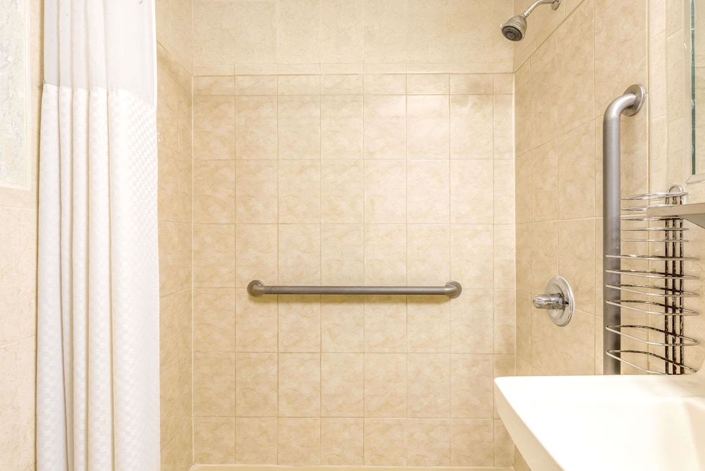 Super 8 by Wyndham North Bergen NJ/NYC Area 20/20