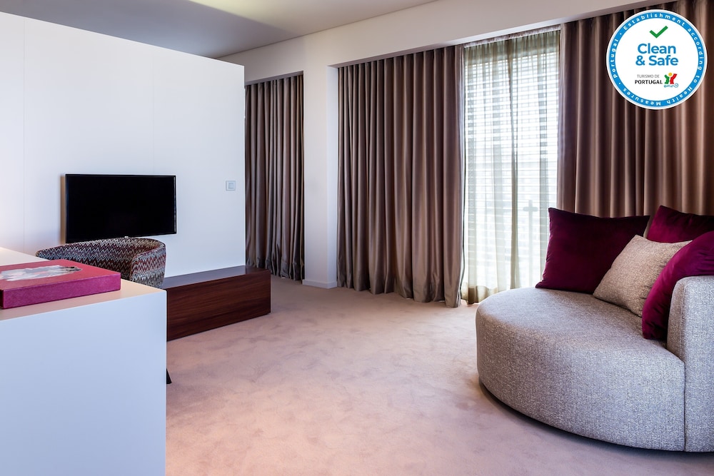 4615 Hotel 42/70