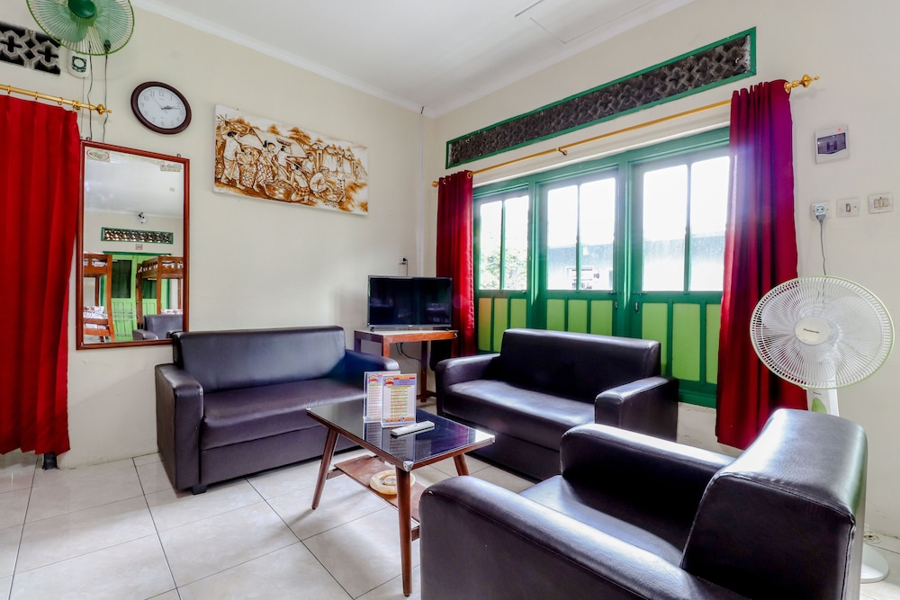 Bahagia Sederhana Home Stay - Hostel by ZUZU 35/50
