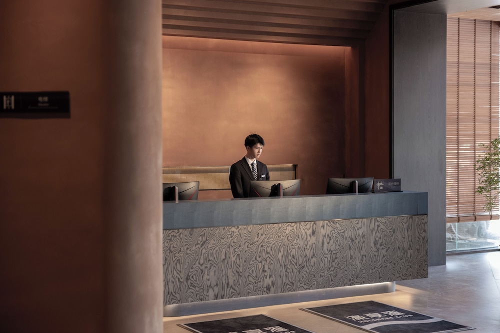 CNHOL RADIENT HOTEL (Shenzhen International Convention and Exhibition Center Branch) 6/42