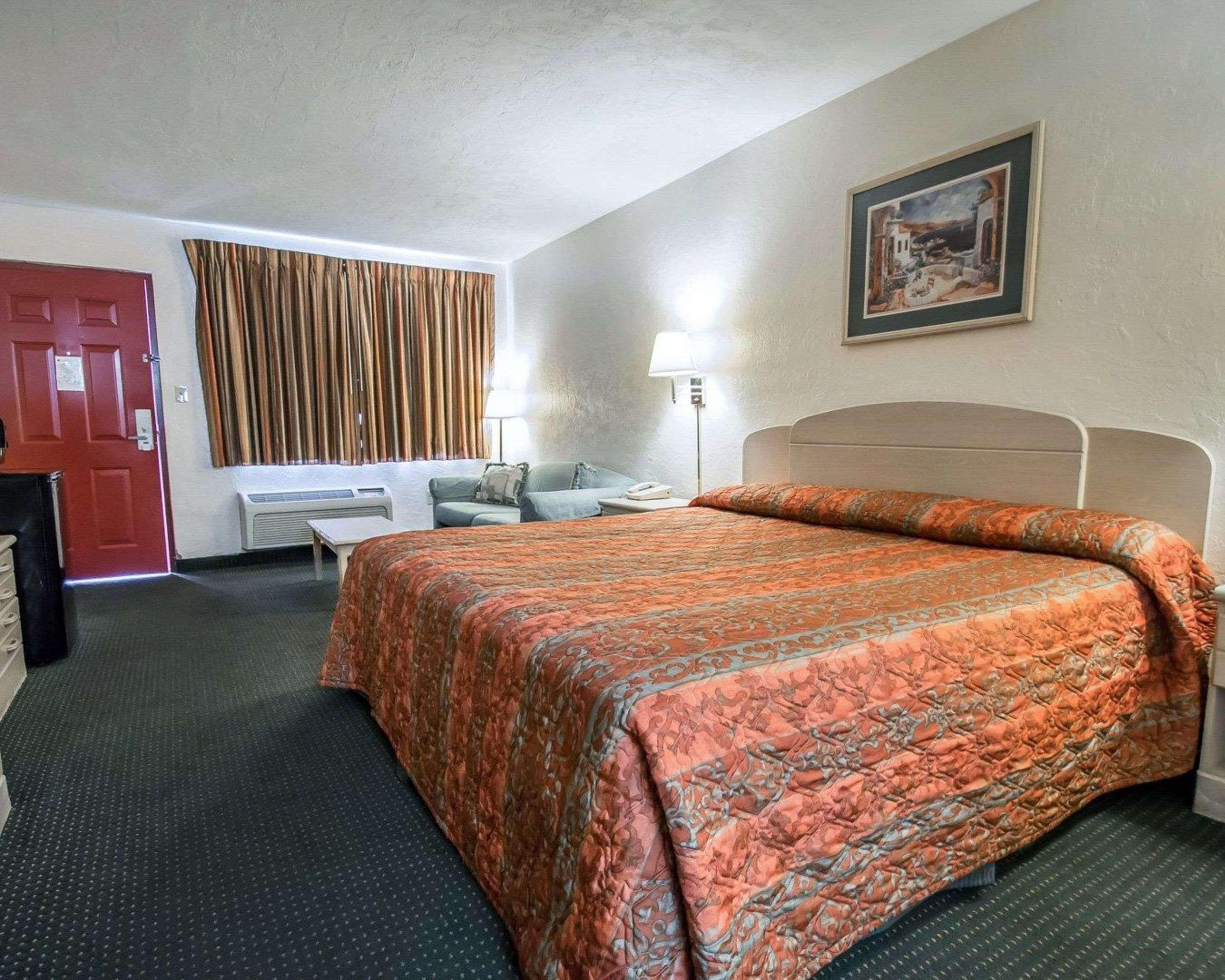 ROOM, KING BED, SMOKING
