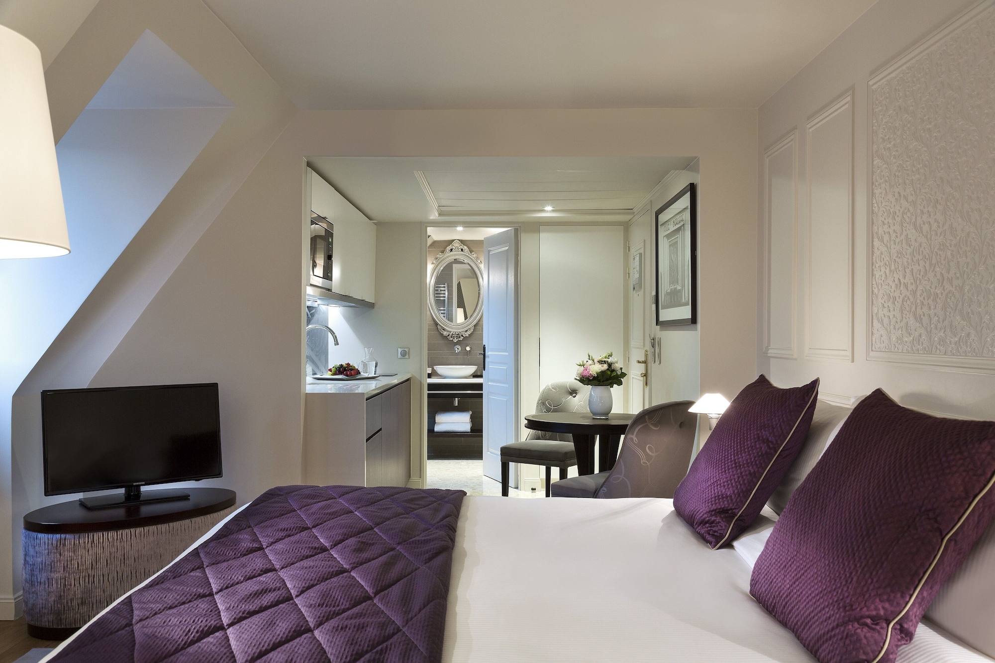 PREMIER, SUITE