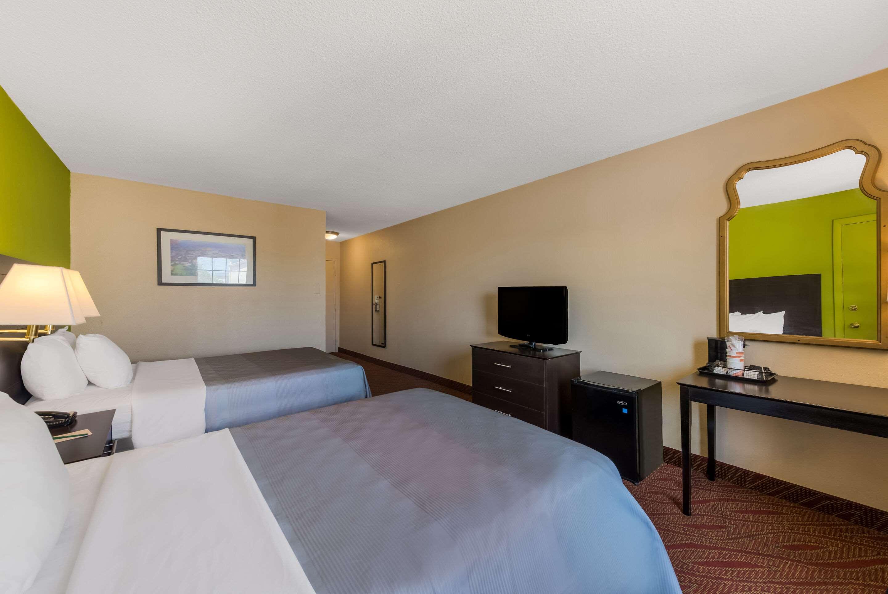 ROOM, 2 DOUBLE BEDS