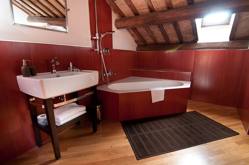 Saint Peter Six Rooms And Suites 51/67
