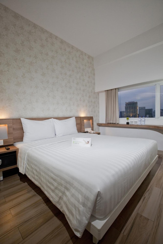 Whiz Hotel Cikini 30/62