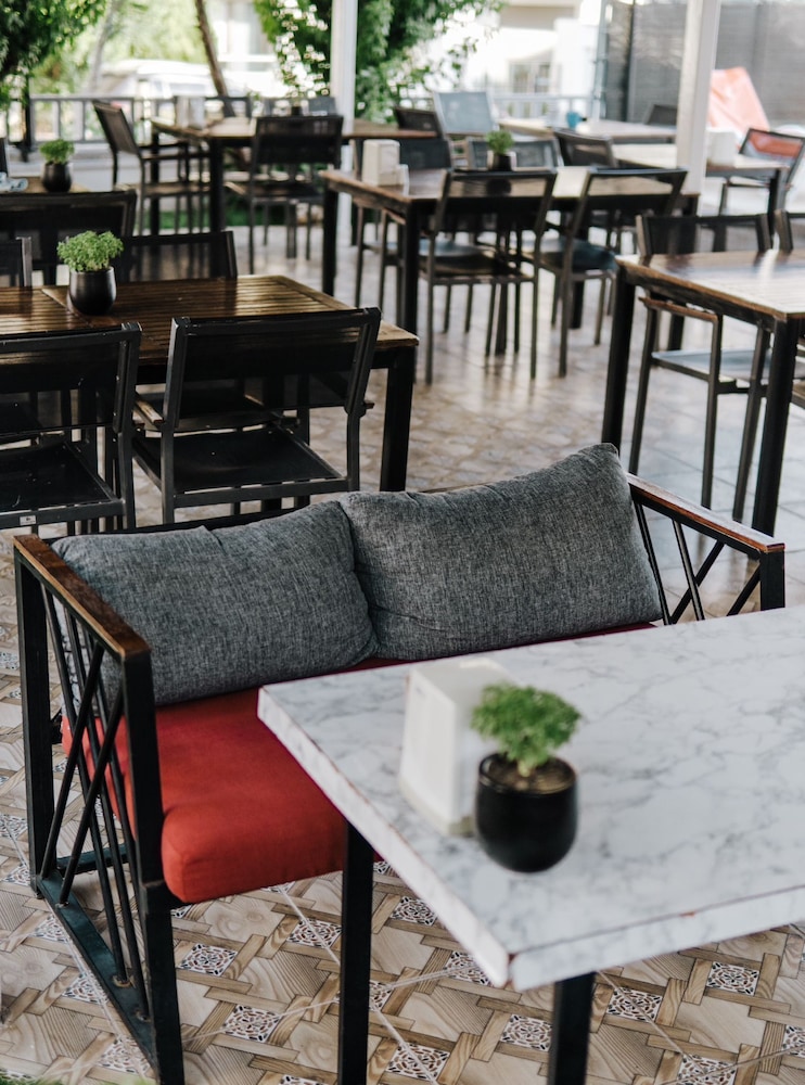 Avisos Hotel and Apartment 31/50
